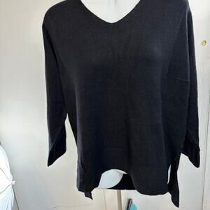 SMALL Sweater- black v-neck NWT French Connection high-low
